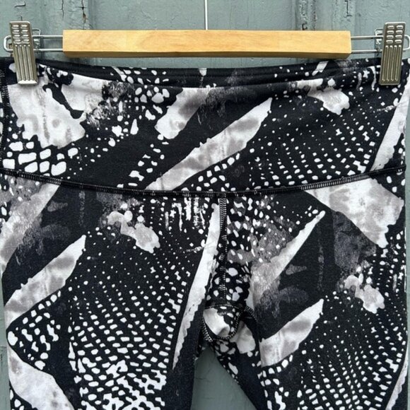 Lululemon Wunder Under Pant, size 6 - Picture 11 of 12